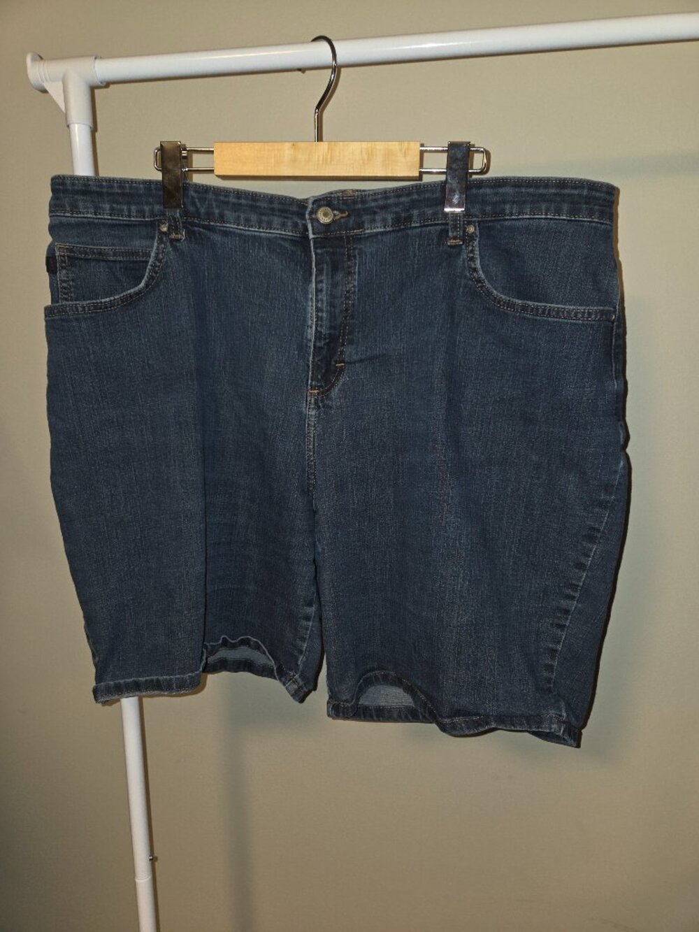 Lee Original 20W Denim Shorts – Dark Wash, Classic Fit, Everyday Comfort
